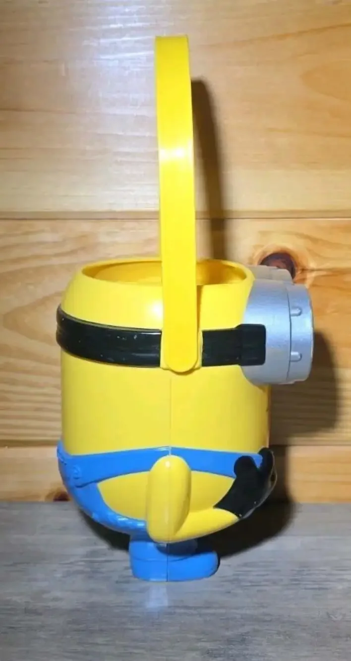 DESPICABLE ME MINIONS PLASTIC BUCKET STORAGE EASTER BASKET OR HALLOWEEN